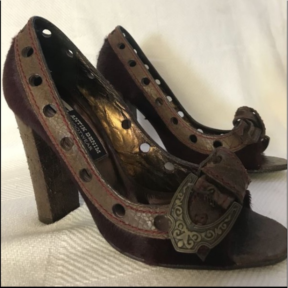 Antik Denim Pumps